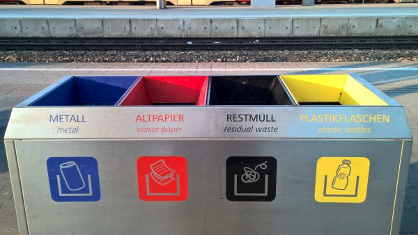 Mülltrennung - erst ein kleiner Schritt für die Umwelt © Adrian Müller
